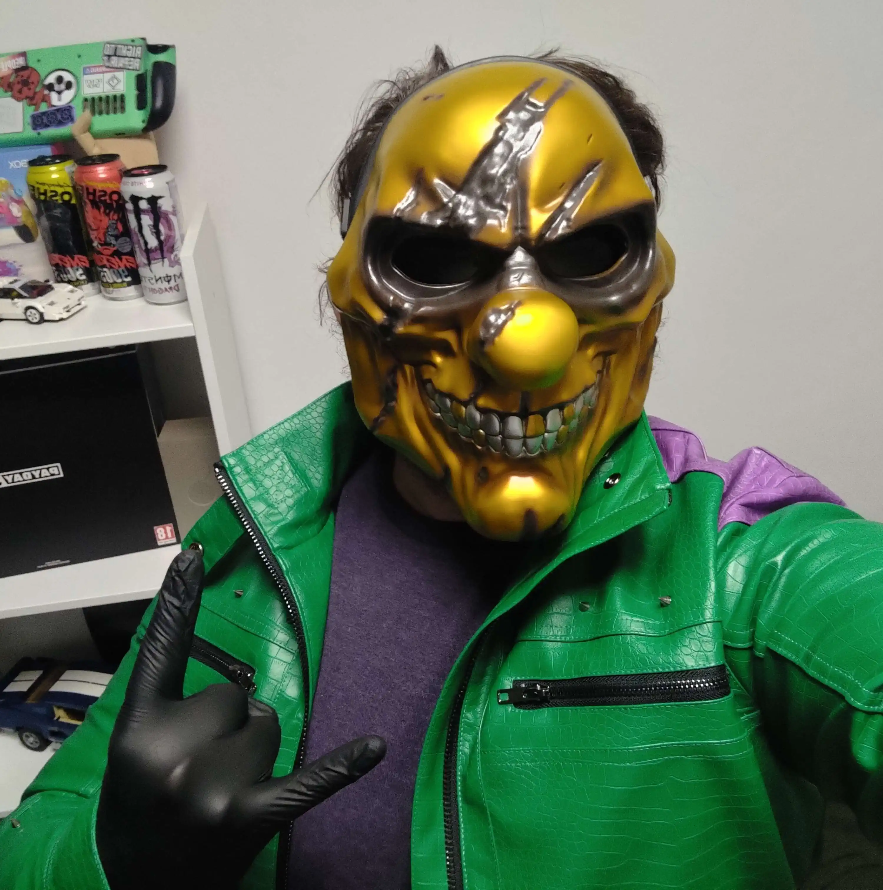 Profile pic of me, Reptilian VladeoZ (in a mask, cause I ain't sharing my real face on the net just yet)